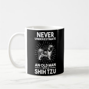 Caneca De Café Nunca Subestimar Um Velho Com Um Shih Tzu