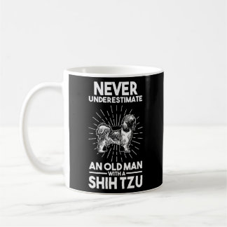 Caneca De Café Nunca Subestimar Um Velho Com Um Shih Tzu