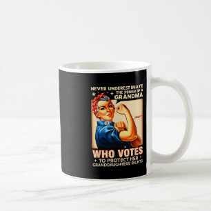 Caneca De Café Nunca Subestime O Poder De Uma Avó Que Vota