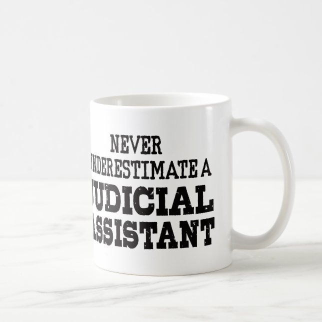 Caneca De Café Nunca subestime um assistente judicial (Direita)