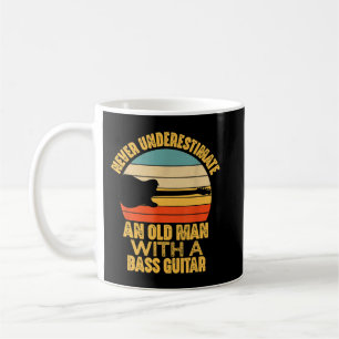 Caneca De Café Nunca Subestime um Homem Velho Com um Baixo