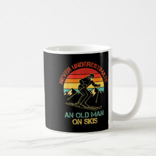 Caneca De Café Nunca Subestime Um Homem Velho De Esqui Roupa De E