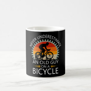 Caneca De Café Nunca Subestime um Velho Cara numa Bicicleta