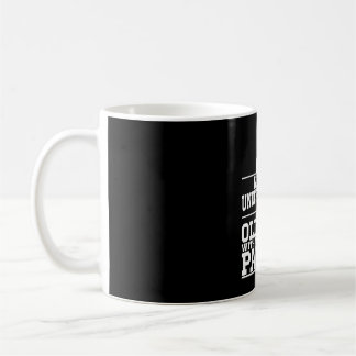 Caneca De Café Nunca Subestime Um Velho Com Uma Bola