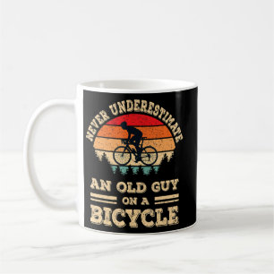 Caneca De Café Nunca Subestime Uma Cara Velha Numa Bicicleta Engr