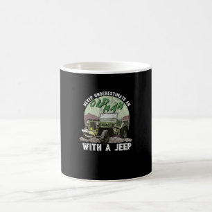 Caneca De Café Nunca subestime uma condução exterior do ancião