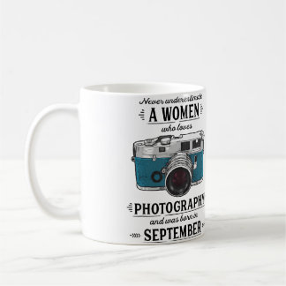 Caneca De Café Nunca Subestime Uma Mulher Que Ama Fotografia
