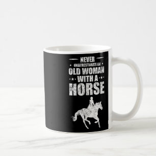 Caneca De Café Nunca Subestime Uma Mulher Velha Com Um Cavalo