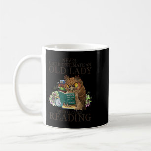 Caneca De Café Nunca Subestime Uma Velha Que Adora Ler