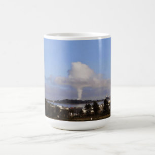 Caneca De Café Nuvem de Cogumelo na Fábrica de Bioenergia