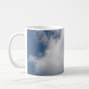 Caneca De Café Nuvens Cumulus Puffy no Céu Azul