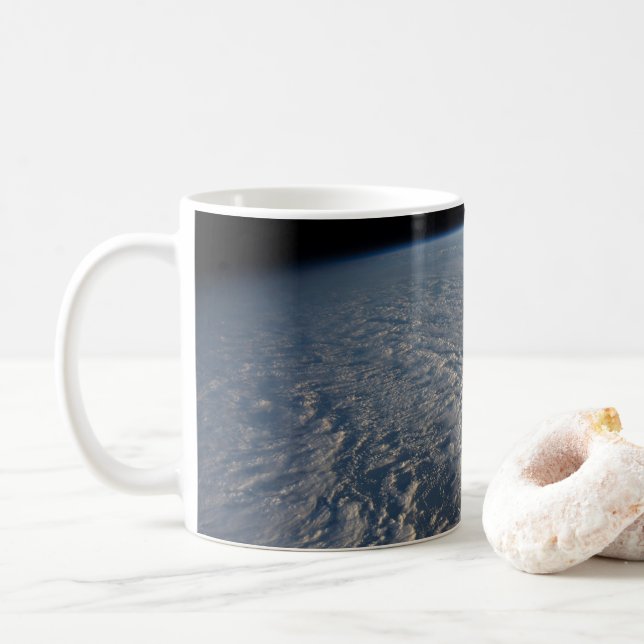 Caneca De Café Nuvens De Stratocumulus Acima Do Oceano Pacífico. (Com Donut)