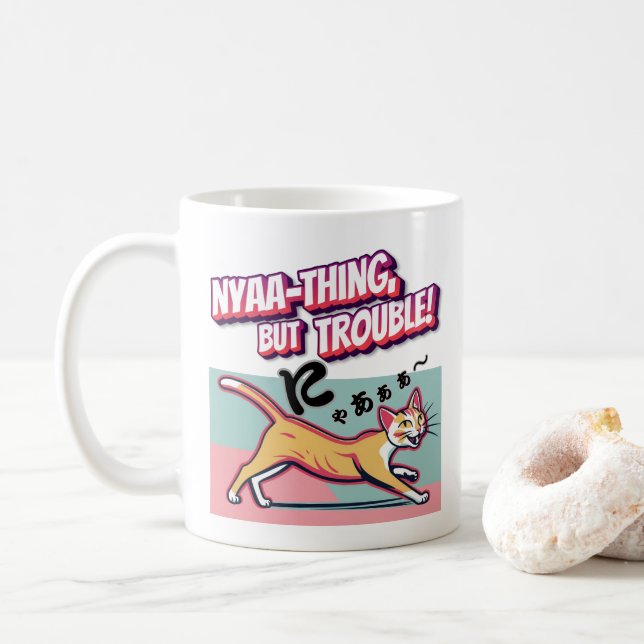 Caneca De Café "Nyaaa-thing but Trouble" - Mischievous Calico Cat (Com Donut)