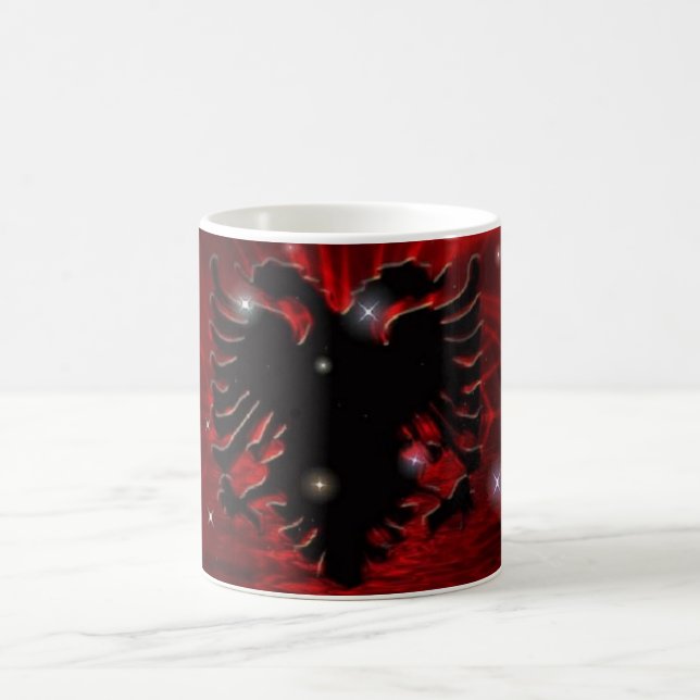 CANECA DE CAFÉ O ALBANÊS AGRIDE A BANDEIRA BRILHANTE (Centro)
