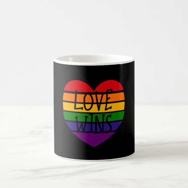 Caneca De Café O Amor Vence Coração Arco-íris (Centro)