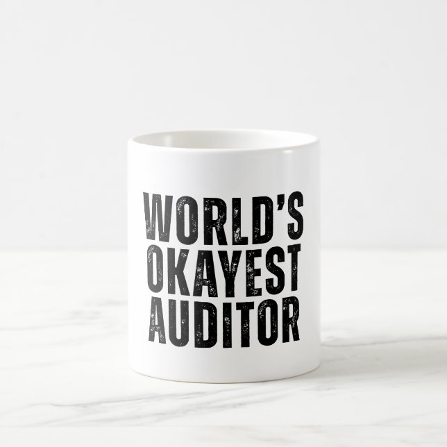Caneca De Café O Auditor Mais Okayest do Mundo Engraçado (Centro)