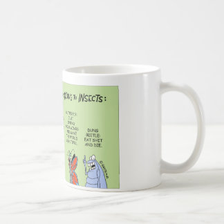 Caneca De Café O besouro de estrume contempla o significado da
