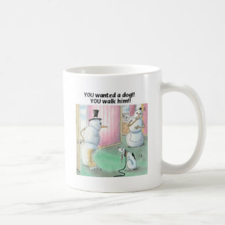 Caneca De Café O cão faz xixi no boneco de neve