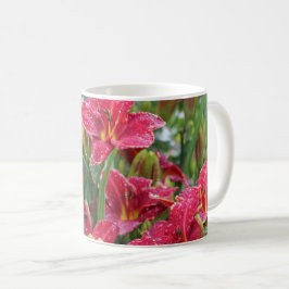 Caneca De Café O carmesim sombreia os hemerocallis vermelhos 2