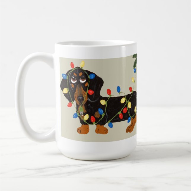 Caneca De Café O Dachshund Tangled no preto das luzes de (Esquerda)