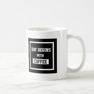 Caneca De Café O Design de texto Negro E Branco Começa Com Café
