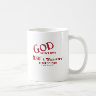 Caneca De Café O deus não tem exigências da altura e do peso