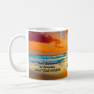 Caneca De Café O Elevador É O Slogan De Recuperação Quebrado Sunr