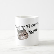 O gatinho mal-humorado "traz-me meu café…. Meow…."
