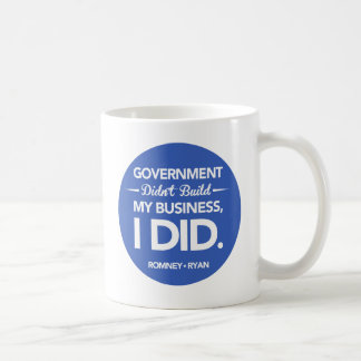 Caneca De Café O governo não construiu meu botão do negócio