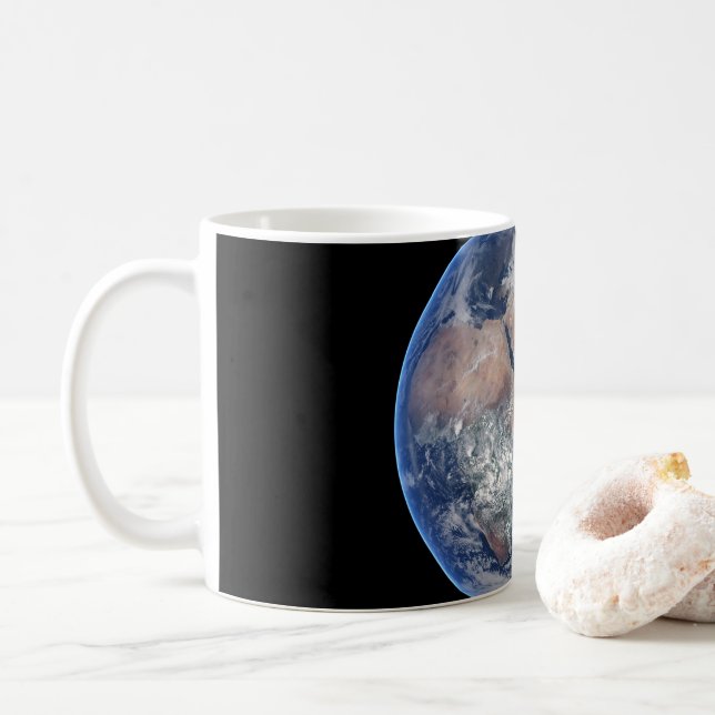 Caneca De Café O Hemisfério Leste No Planeta Terra. (Com Donut)