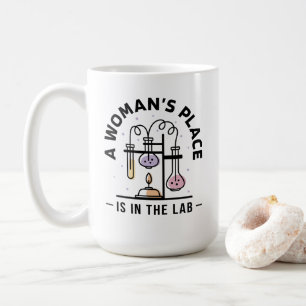 Caneca De Café O Lugar de uma Mulher é no Laboratório – Arte STEM