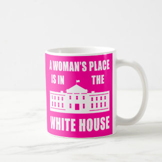 CANECA DE CAFÉ "O LUGAR DE UMA MULHER ESTÁ NA CASA BRANCA "