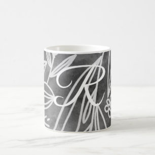 Caneca De Café O monograma branco e preto elegante deixa desenho