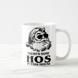 Caneca De Café O Natal Engraçado Tem Alguns Hos Nesta Casa