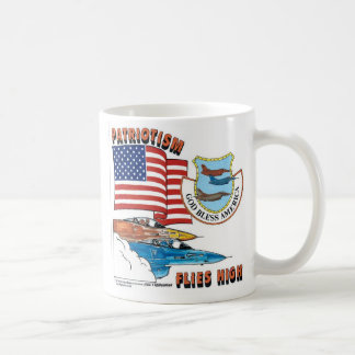 Caneca De Café O patriotismo voa altamente