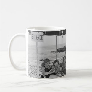 Caneca De Café O silêncio é a praia de ouro, a vintage, o retrô,