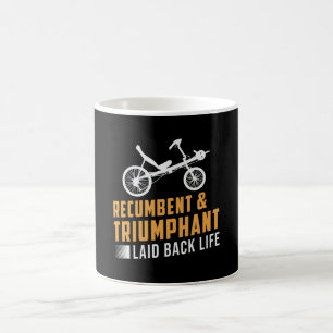 Caneca De Café O Triciclo Recumbante e Triunfante Retornou A Vida