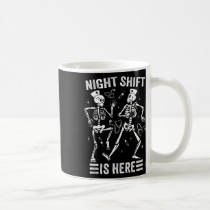 Caneca De Café O Turno Noturno Está Aqui Enfermeira Shirt Skeleto