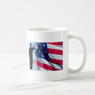 Caneca De Café O veterano sauda a bandeira patriótica