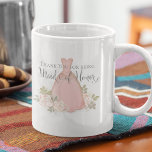 Caneca De Café Obrigado por ser a minha Madrinha de casamento Ros<br><div class="desc">Obrigado por ser minha Madrinha de casamento? Um design de tipografia na moda para a sua festa noiva. Este design apresenta obrigado para você por ser minha dama de noiva, presente de festa noiva, favorece a ideia do gif, um estilo elegante romântico de chic, com madrinha mínima simples, tipografia de...</div>