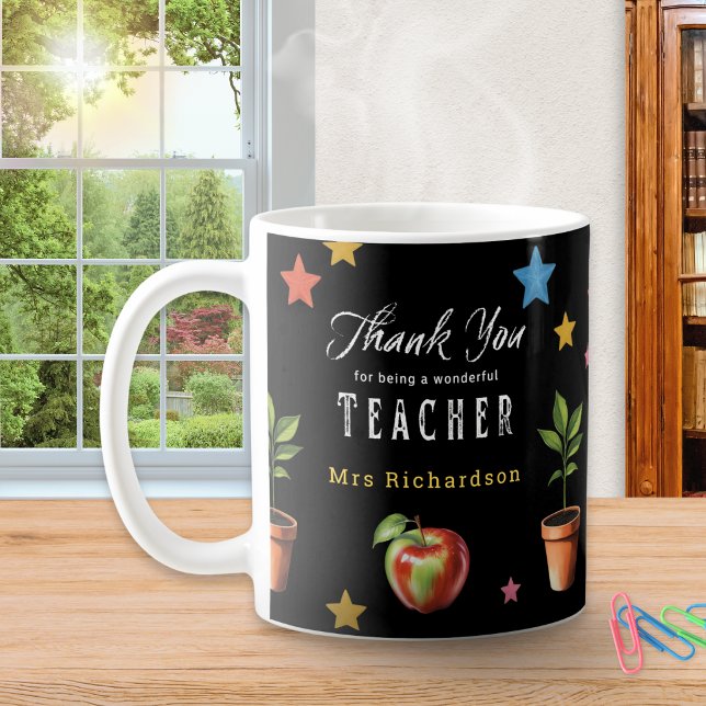 Caneca De Café Obrigado Professor Quadro Negro Maçã Personalizado (A personalized coffee mug with thank you message for a teacher, with chalkboard design)