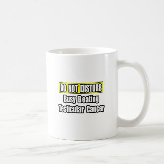 Caneca De Café Ocupado Batendo Cancer Testicular