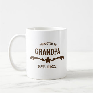 Caneca De Café Oeste Promovido ao Vovô Ano Personalizado Brown