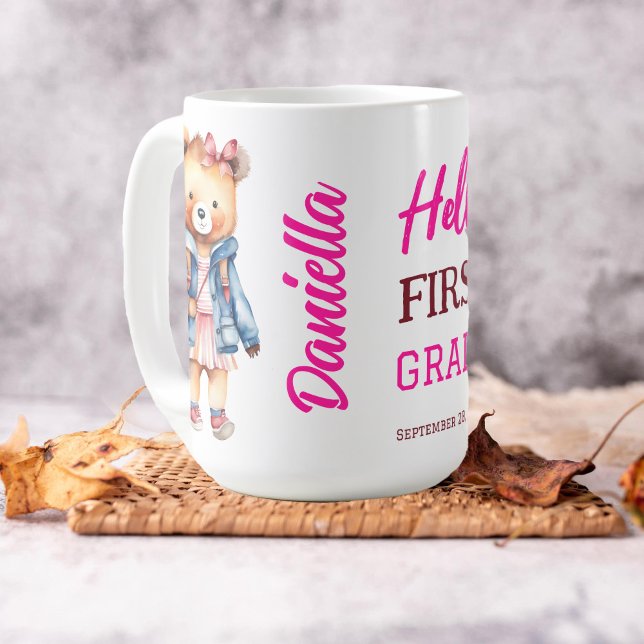 Caneca De Café Olá ursinho bonitinho de primeira série numa jaque (Hello first grade personalized mug cute teddy bear girl pink grade one first school day gifts)