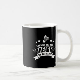 Caneca De Café Olhos No Coração Da Rede No Badminton Serve