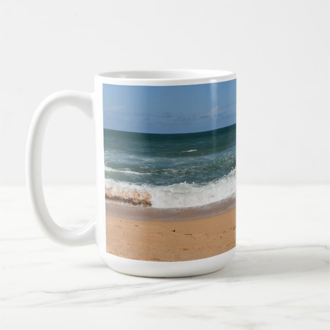Caneca De Café Ondas De Praia Caindo Na Via Costeira (Esquerda)