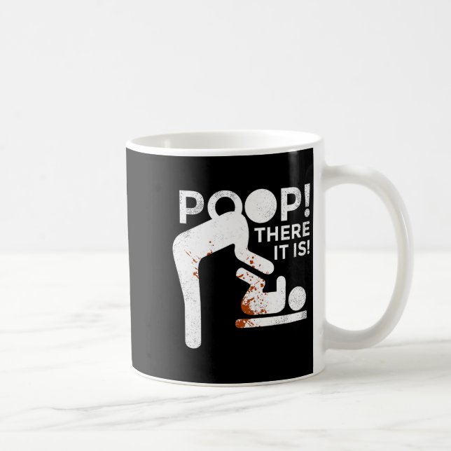 Caneca De Café Op There It Is Mom Dad Baby Diaper Changing Funny  (Direita)
