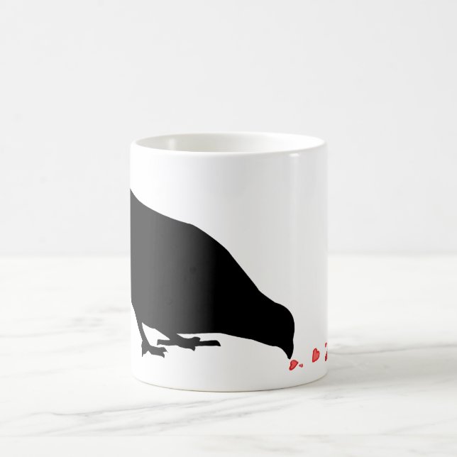 Caneca De Café ordem de pecking. blackbird e corações vermelhos. (Centro)