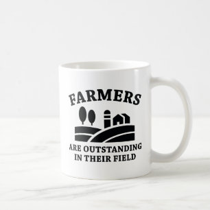 Caneca De Café Os Agricultores Estão Em Pé No Seu Campo