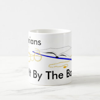 Caneca De Café Os bibliotecários fazem-no pelos livros